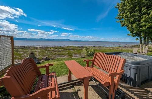 Cap-Saint-Ignace Ski Chalet | Chalet #8 Waterfront with Spa, Fireplace, Wifi and AC