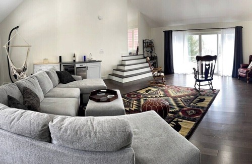 Killington House | Chalet 91 at Killington - 4BR Luxury Lodge with Hot Tub, Sauna, Pool Table