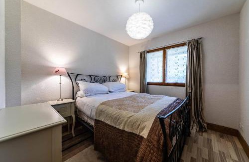 Saint-Jean-dʼAulps House | Chalet Abricotine, sleeps 10, Hot tub
