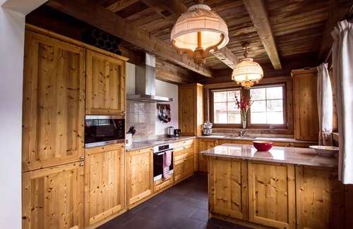Grimentz Ski Chalet | Chalet Alouette, Grimentz, with wonderful views and great outside jacuzzi