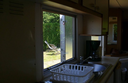 Moux-en-Morvan House | Chalet at the edge of the lake of Settons! mobil home on closed ground, animals accepted!