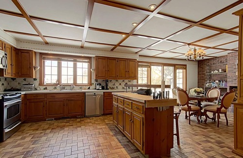 Saint-Ours Ski Chalet | Chalet au Bord de Leau