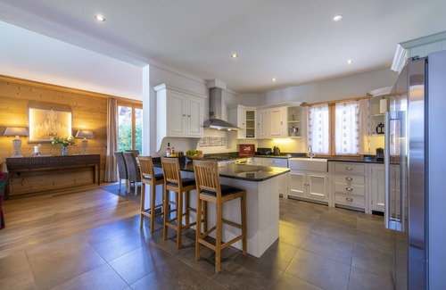 Villars-sur-Ollon Apartment | CHALET BALTHAZAR 3 - LUXURY APARTMENT, CENTRAL VILLARS 100 METRES FROM SKI TRAIN