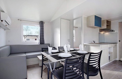 Burinhosa Ski Chalet | Chalet 'Bungalow T2 I - 15 Min From Nazaré' with Shared Pool, Private Terrace and Air Conditioning