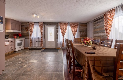 Saint-Gabriel-de-Brandon Ski Chalet | Chalet four seasons in the heart of nature.