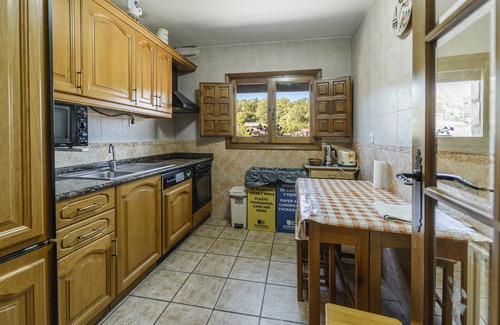 Valle de Valdelaguna Ski Chalet | Chalet 'Casa Rural Las Hoyas I' with Mountain View