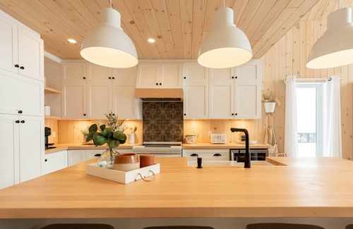 Chertsey Ski Chalet | Chalet Chardonnay - Spa | Wood fire places | Yellow Lake