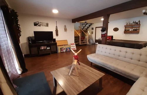 Chute-Saint-Philippe Ski Chalet | Chalet Chute-St-Philippe ♥ Waterfront ♥ SPA ♥ Wifi ♥ Pool Table ♥ Fireplaces
