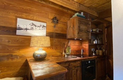Sauze d'Oulx Apartment | Chalet Clotes for ski and nature lovers