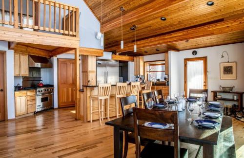 Harbert House | Chalet Du Bois
