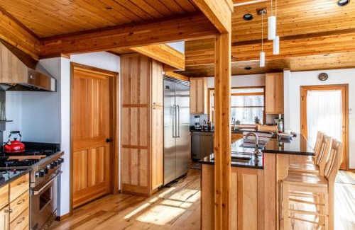 Harbert House | Chalet Du Bois
