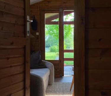 Longpre-les-Corps-Saints Ski Chalet | Chalet en bord d'étang