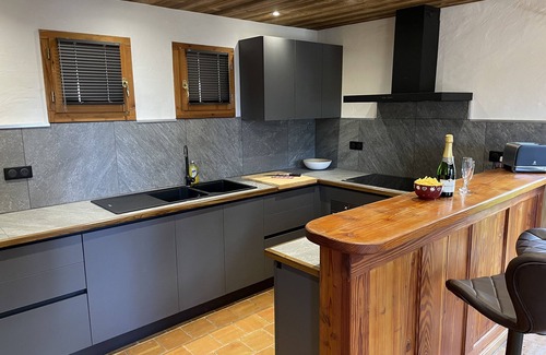 Peisey-Nancroix Ski Chalet | Chalet-Elite-Ensuite-Mountain view