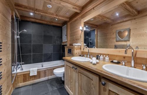 Courchevel Ski Chalet | Chalet familial à Courchevel, proche centre et pistes, avec sauna et jacuzzi - FR-1-562-54