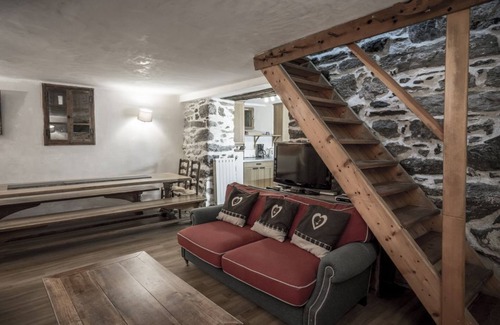 Peisey-Nancroix Apartment | CHALET FARM TANNERIE sauna fireplace 200m walking to ski lift Peisey-Vallandry