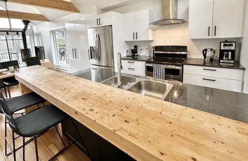 Saint-Hippolyte Ski Chalet | Chalet for Rent