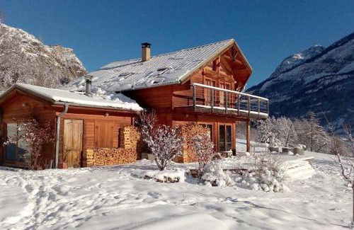 Saint-Martin-de-Queyrieres Ski Chalet | Chalet cadre montagne au pied des Ecrins