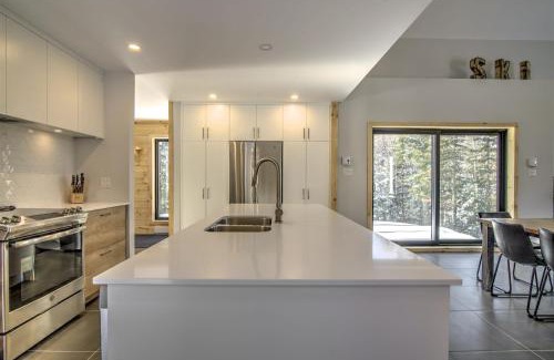Les Pays-d'en-Haut Regional County Municipality Ski Chalet | Chalet Haut-Bois - Hiking, Skiing and Spa