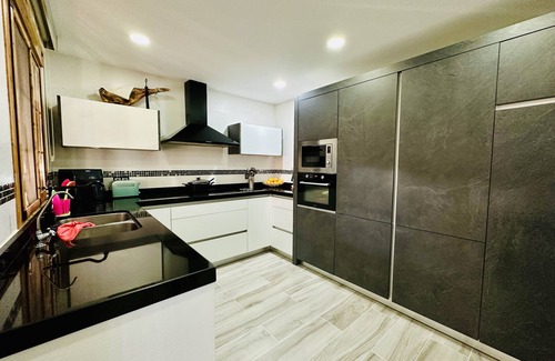 Almayate Bajo Ski Chalet | Chalet Ideal Para Familias, a 900m de la Playa !