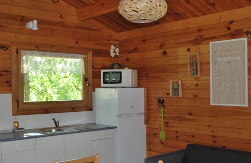 Vergt-de-Biron Ski Chalet | Chalet in a wooded setting in Périgord Pourpre