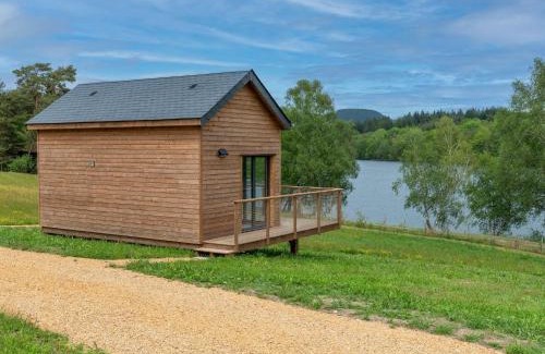 Madranges House | Chalet in Corrèze by Lake Meyrignac