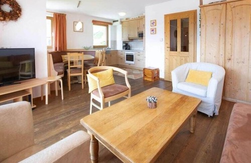 Konigsleiten Apartment | Chalet in Hohe Tauern with Panoramic Views