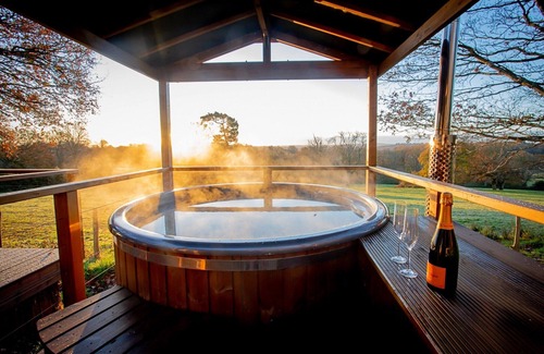 Chiddingstone Hoath House | Chalet in Kent with Hot Tub & Countryside Views