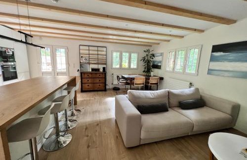 Lausanne Ski Chalet | Chalet in Lausanne on edge of woods with river