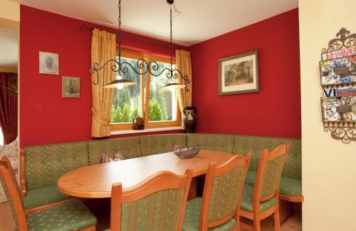 Hinterglemm Ski Chalet | Chalet in Saalbach near Ski Lift & Sauna