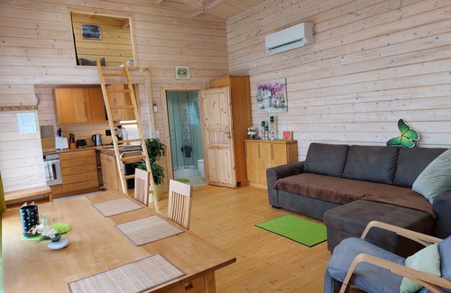 Keidelheim House | Chalet in the orchard and play garden