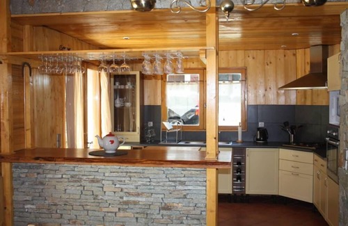 Les Deux Alpes Ski Chalet | Chalet in wood and stone, redone, 250 metres from the ski lifts.