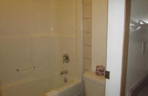 Kitimat Hotel | Chalet Inn