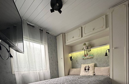 Hoek Ski Chalet | Chalet Laura 2-4 persons Zeeland Hoek/Terneuzen near Breskens (pets allowed)
