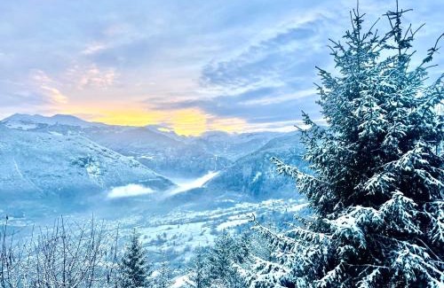 La Lechere Ski Chalet | Chalet Le Doux Si, Large Self-Contained Apartment, 2km from Doucy-Combelouvière and close to Valmorel