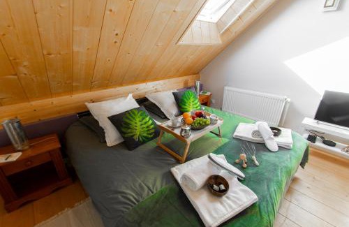 Etiolles House | Chalet Like Upstairs Private Suite