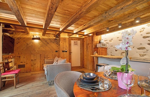 Valsavarenche Ski Chalet | Chalet 'Lo Pailler De Mamma E Pappa' with Mountain View, Private Terrace, Wi-Fi and Steam Bath