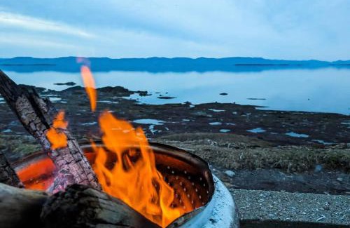 Cap-Saint-Ignace Ski Chalet | Chalet Loft #3 Waterfront with Spa Fireplace & Wifi