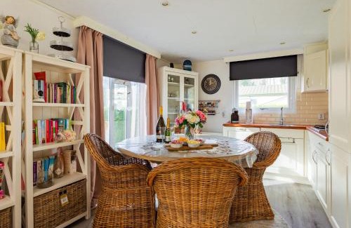 Hoek Ski Chalet | Chalet near De Braakman Nature Reserve