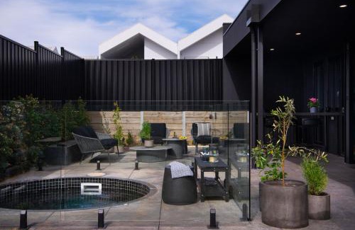 Daylesford House | Chalet Noir - sleek design with heated plunge pool