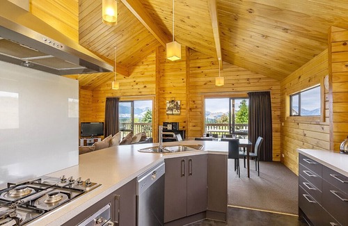 Hanmer Springs Cottage | Chalet Oregon - Hanmer Springs Holiday Home