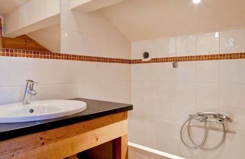 Le Praz Apartment | Chalet rénové, 3 chambres, à 5 min des remontées, poêle à bois, parking, animaux acceptés - FR-1-514-25