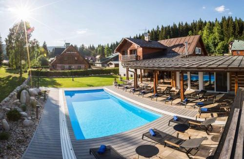 Harrachov Ski Chalet | Chalet Schäfer s vyhřívaným bazénem se slanou vodou