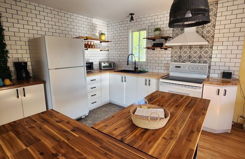 Val-des-Bois House | Chalet spa/sauna on the riverfront
