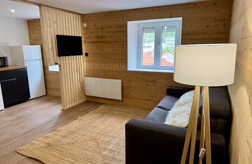 Morez Apartment | Chalet-style apartment with video projector (Netflix, Prime, Molotov)