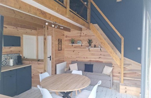 Samer House | chalet-style cottage
