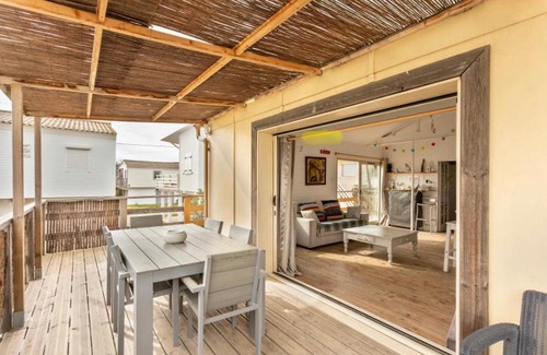 Gruissan Plage Ski Chalet | Chalet sur pilotis 10 pers wifi 2 suites familles 50 m mer clim