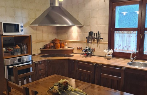 Piedralaves Ski Chalet | Chalet 'Tu Capricho' with Mountain View, Wi-Fi and Air Conditioning
