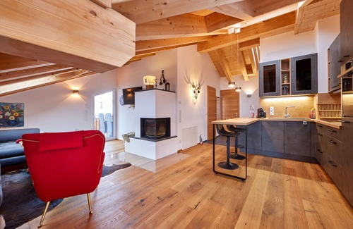 Garmisch-Partenkirchen Apartment | Chalet Wild - stylish attic flat for peace seekers and mountain lovers
