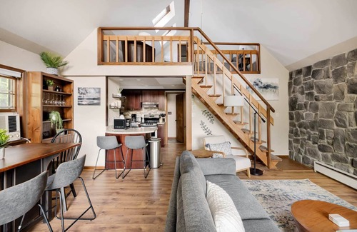 Berkeley Springs Ski Chalet | Chalet w Hot Tub, Grill, FirePit, WiFi,PetFriendly