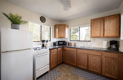 Old Fields House | Chalet w Stunning Views, Hot Tub, Fire Pit, & WiFi